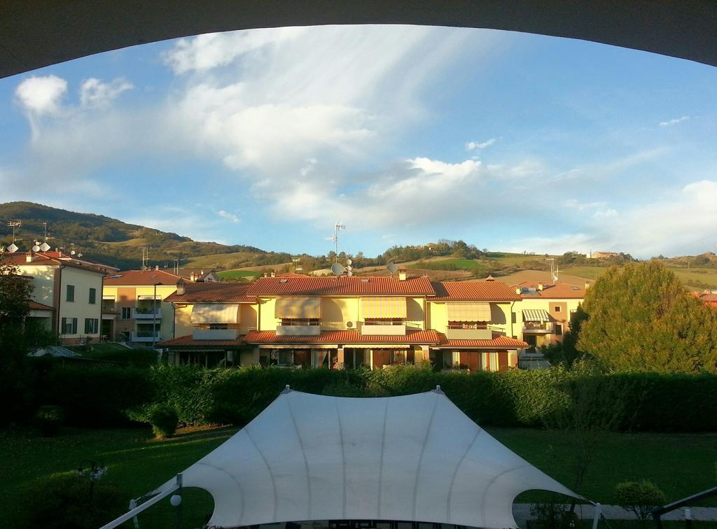 Albergo Della Roccia Varano deʼ Melegari Rom bilde