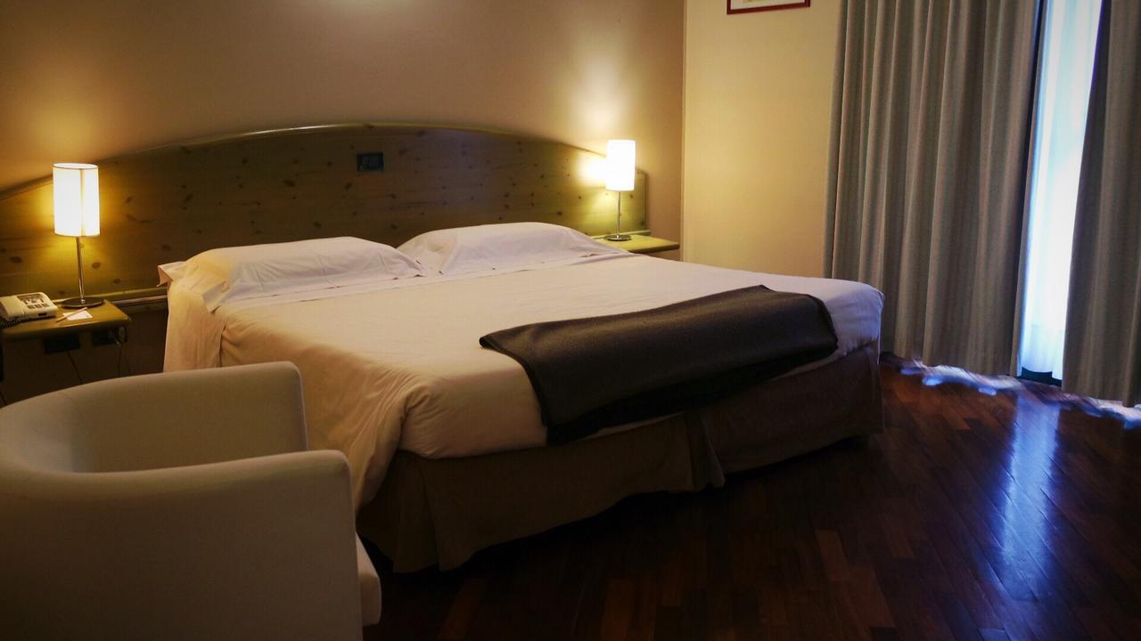 Albergo Della Roccia Varano deʼ Melegari Rom bilde